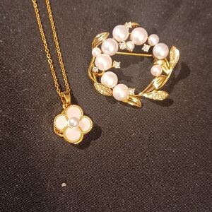 Elegant Gold and Pearl Jewelry Set
